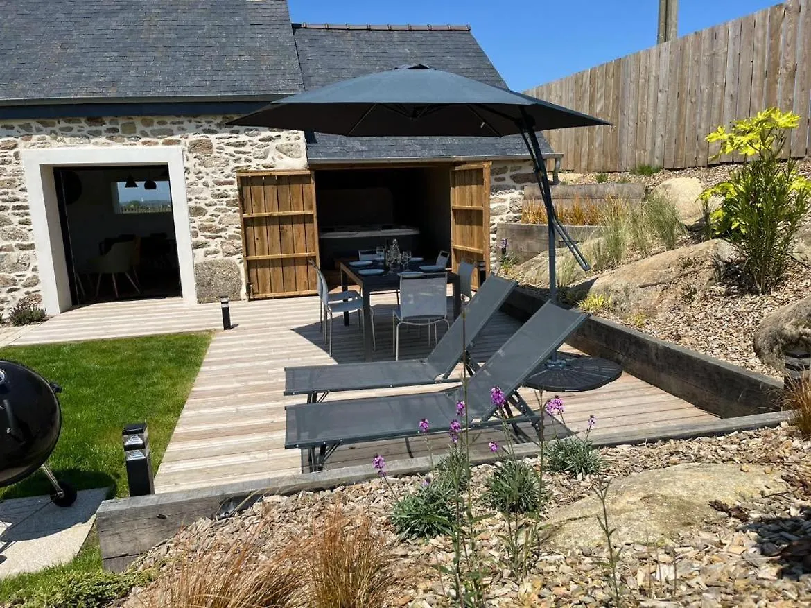 Maison Au Bout Du Pre Goulven 0*,